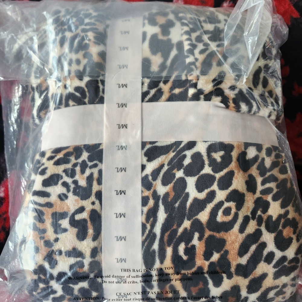 Victoria Secret Short Robe size M/L NWT - Picture 5 of 6